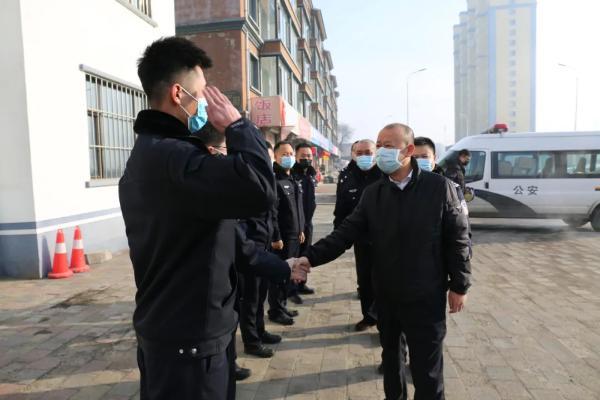 桦甸市副市长,公安局长刘凤军走访慰问坚守一线的值班